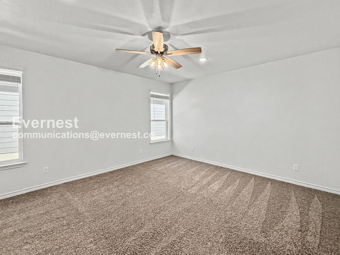 Building Photo - 2236 Hornbeam St