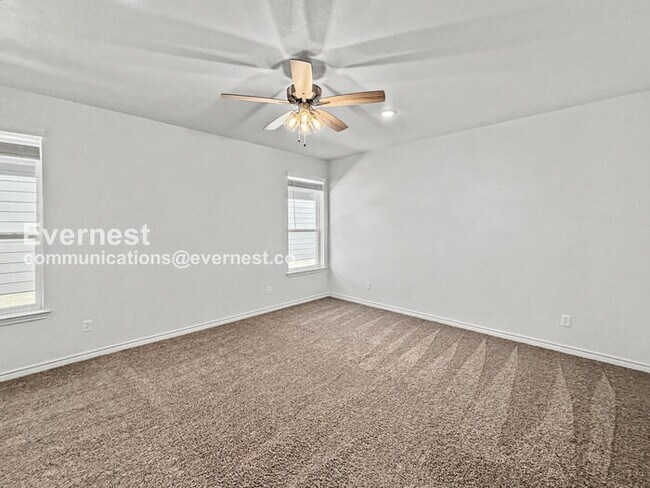 Building Photo - Limited Time Special Offer / 3 Bed/2 Bath Home with Attached Garage / Pet-Friendly / Vouchers Acc...