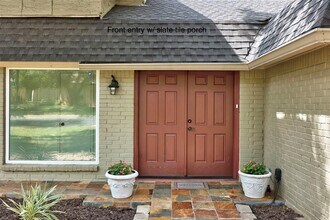 Building Photo - 9411 Cedar Crest Dr