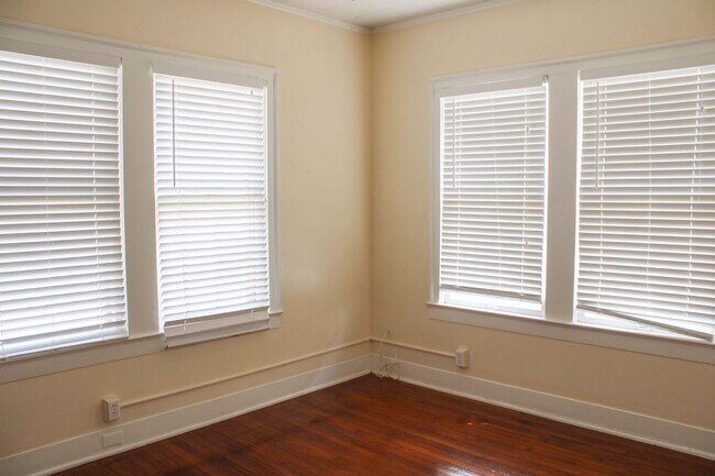 Building Photo - 2 BEDROOM - MONTE VISTA