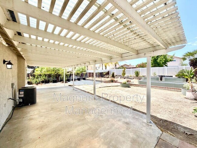 Building Photo - 39721 Rustic Glen Dr