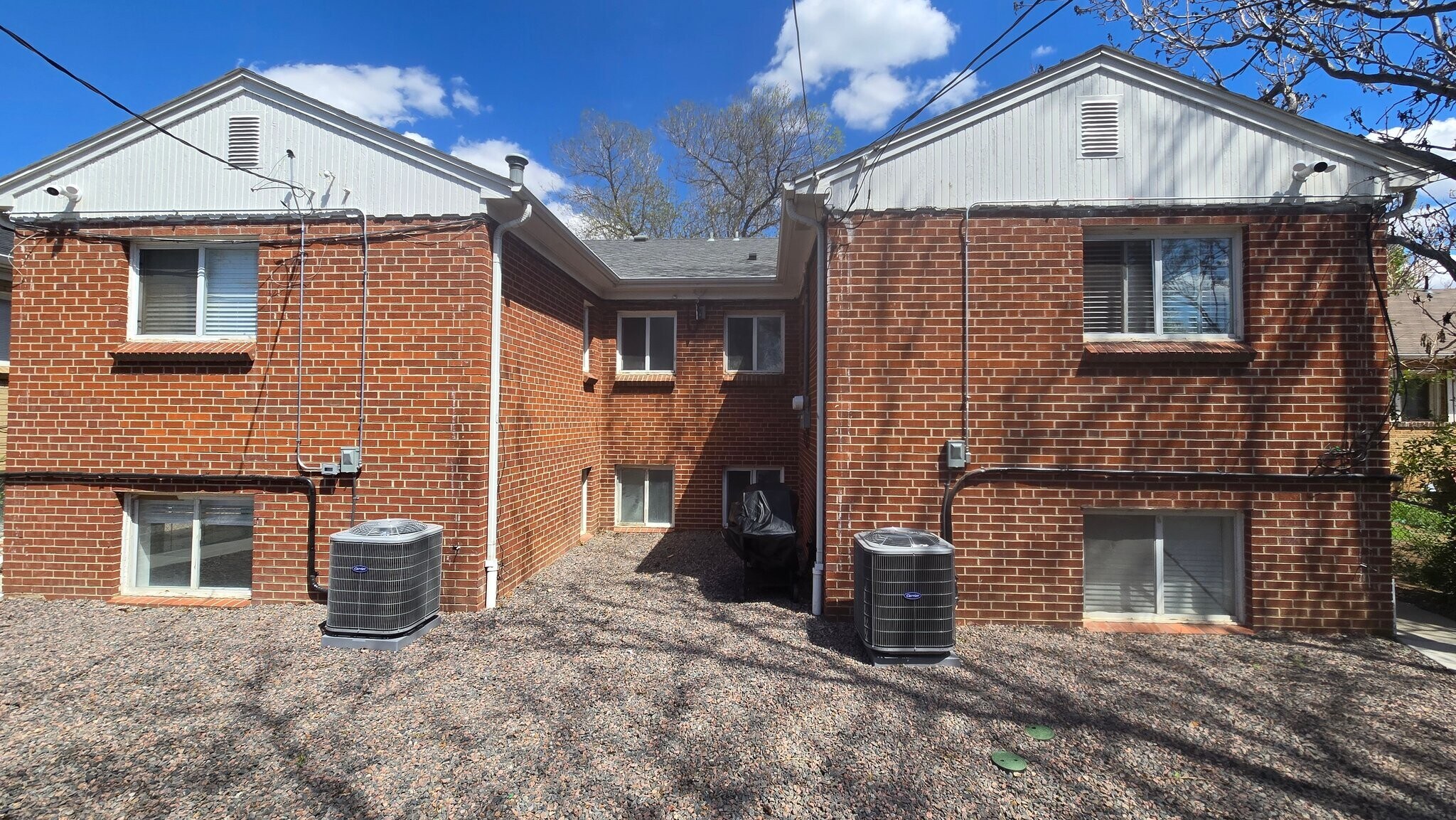 Building Photo - 1557 1/2 Tamarac St