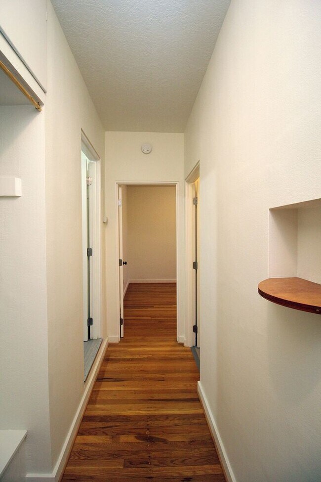 Building Photo - 1928 SW Laurel St