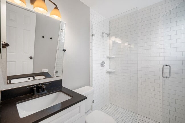 Building Photo - Spacious 2BR/2BA third floor South Tampa c...
