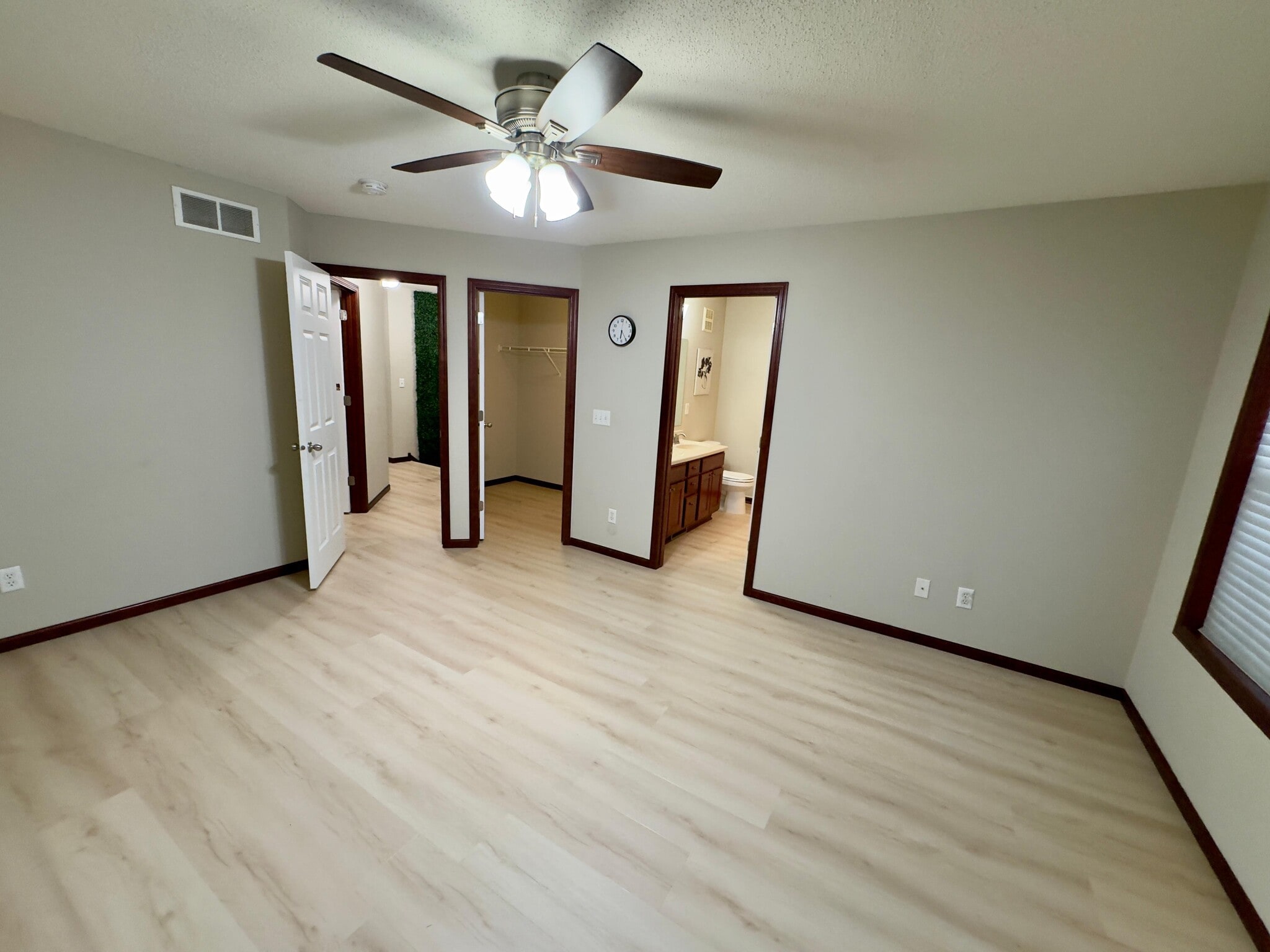 Master bedroom - 10006 Pincherry Ln