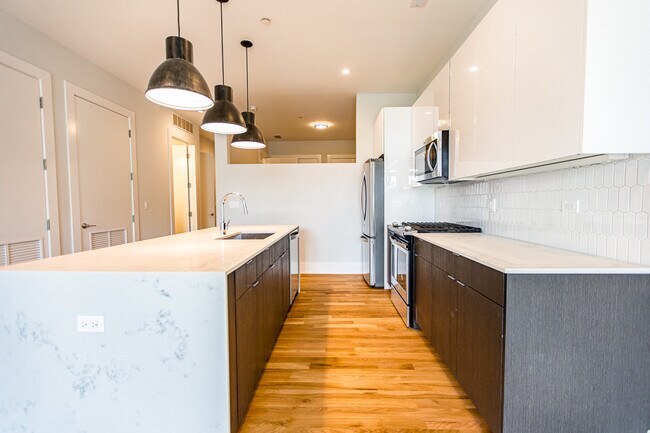 Building Photo - 4747 N Ashland Ave