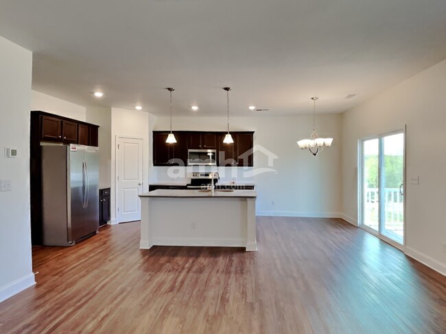 Building Photo - 144 Larragan Dr