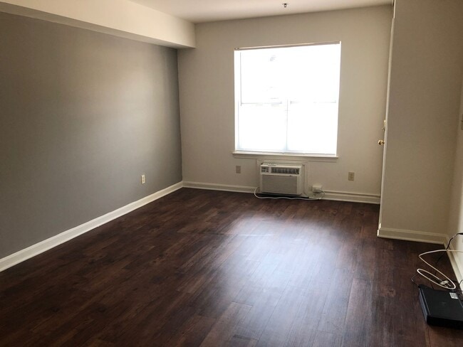 Interior Photo - Hickory Hills East, LLC