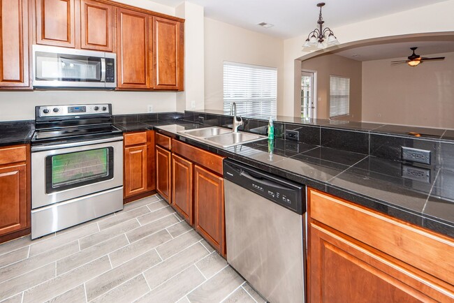 Building Photo - 4 Bedroom 2.5 Bath Home in Felder Creek - ...