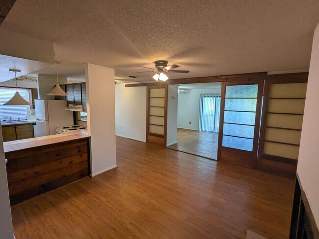 Building Photo - 2885 Par Ln