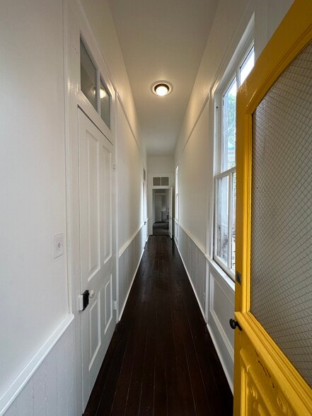 Side Hall - 3821 Dauphine St