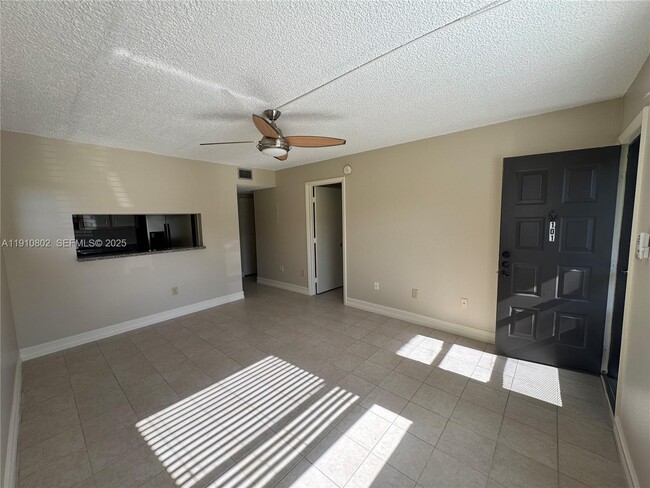 Building Photo - 6031 Shaker Wood Cir