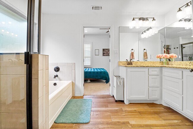 Building Photo - 1612 Palo Duro Dr