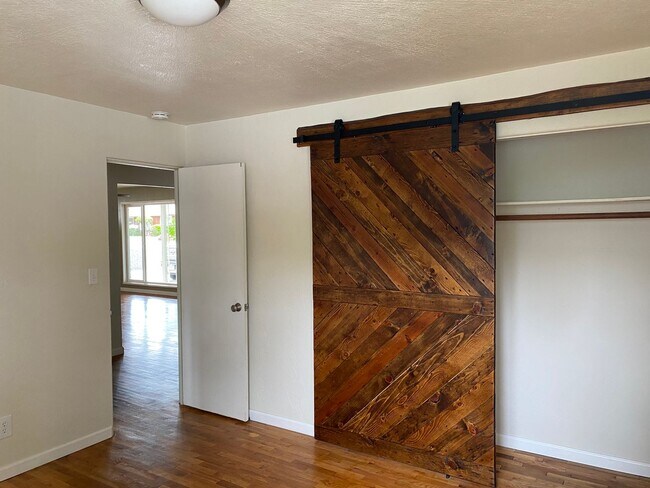 Building Photo - 3 Bedroom 1 Bath Hucrest Home