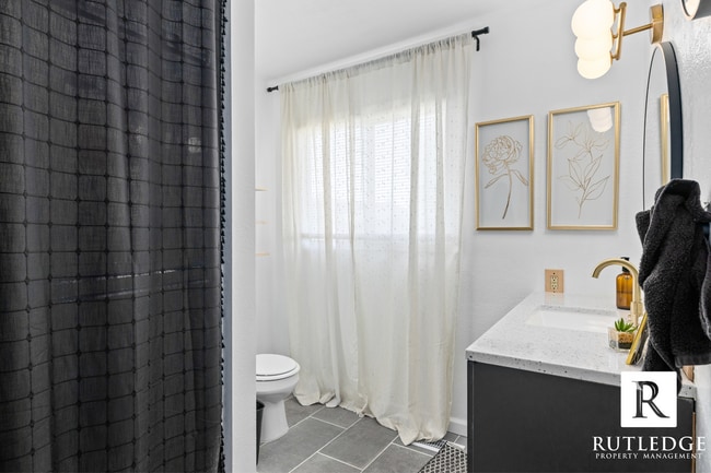 Building Photo - REMODELED! 3 Bed/2 Bath Home in Central Point