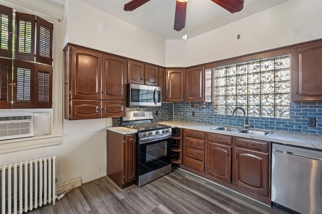 Building Photo - Spacious 5 Bedroom, 1.5 Bath Home in York, Pa!