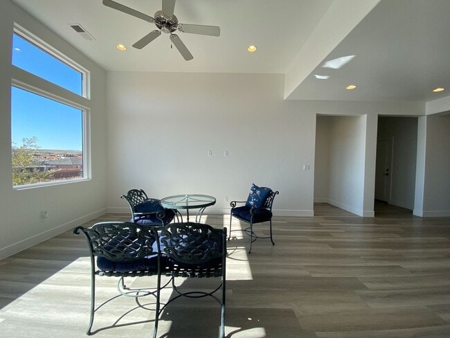 Building Photo - Green Springs Home near Golf Course and Sh...