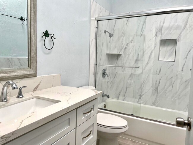 Building Photo - FOR RENT 2BR/2BA 900 SF Charming Renovated Condo In UTC