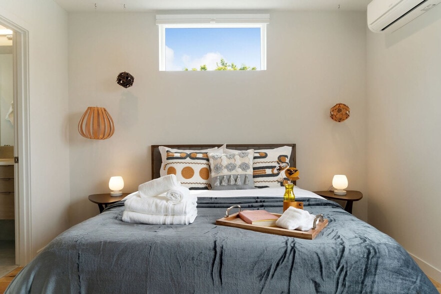 Building Photo - 4424 Burke Ave N