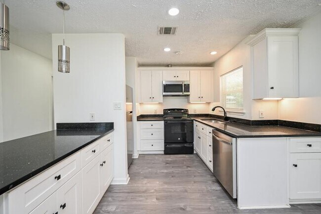Building Photo - 5233 W 43rd St