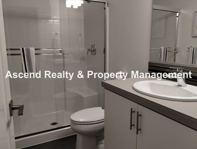 Building Photo - Like New 4 Bed Beauty Full Bed & Bath on Main Next to Commonwealth Lake & Minutes to Cedar Hills ...