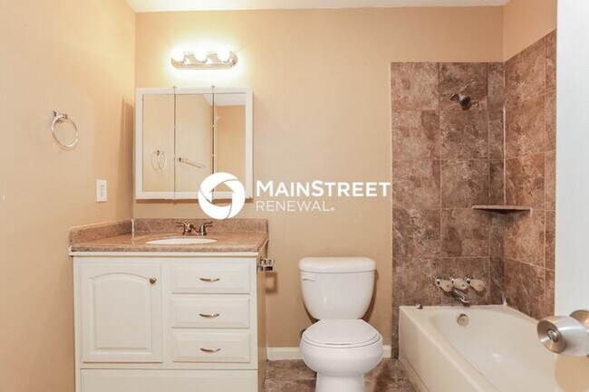 Building Photo - 3 Bedroom Pet-Friendly Home in Arlington, TX with Main Street Renewal