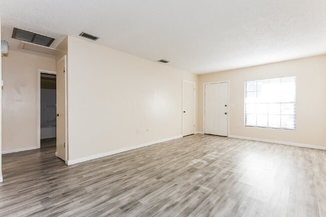 Building Photo - 620 Emerald Ave