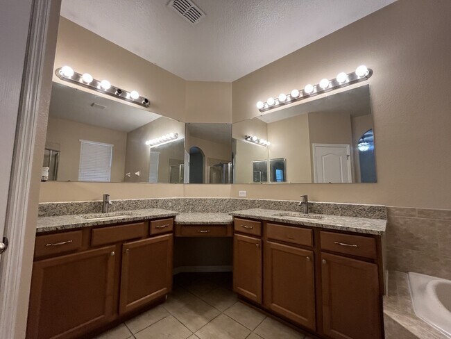 Building Photo - 2825 Whistlewood Dr