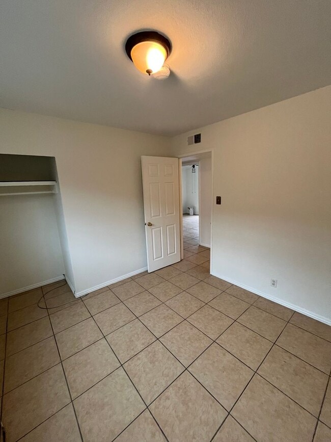 Building Photo - 427 N Santa Ana St