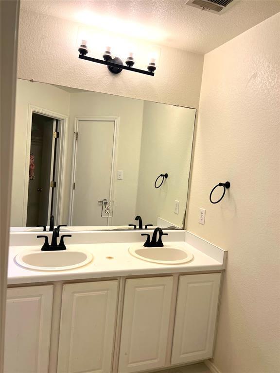 Building Photo - 1209 Amberwood Loop