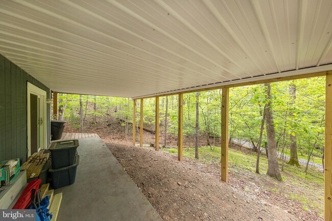 Building Photo - 1249 Lakeview Dr