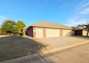 Building Photo - 12327 Greenlea Chase W