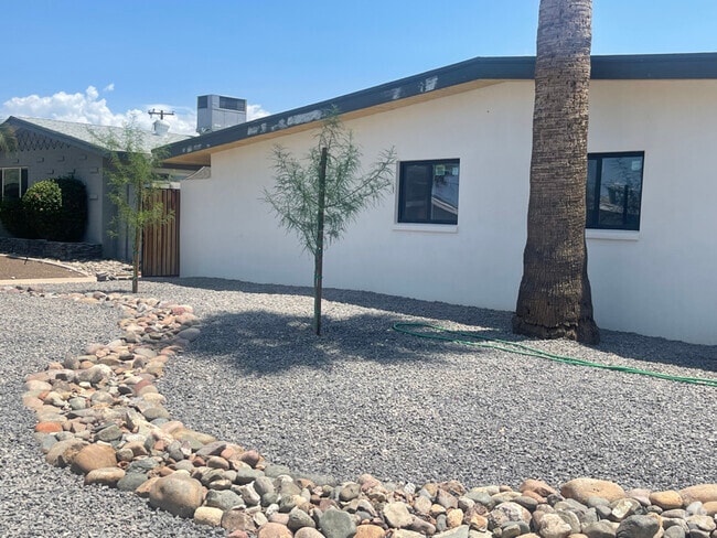 Building Photo - 3301 N 66th Pl