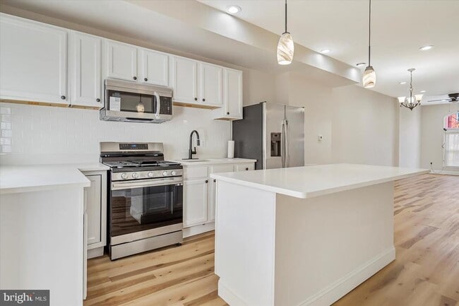 Building Photo - 705 N Milton Ave