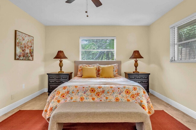 Building Photo - 2723 Gulf Gate Dr