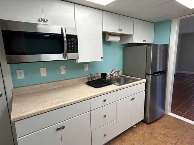 Building Photo - Central AVL - Custom Built, Made for Enter...