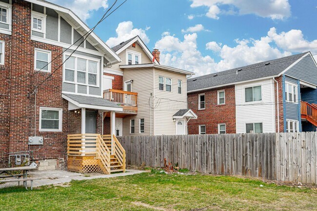 Building Photo - 960 S Ohio Ave