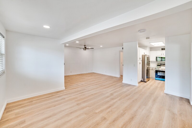 Building Photo - 4413 W Rogers Ave