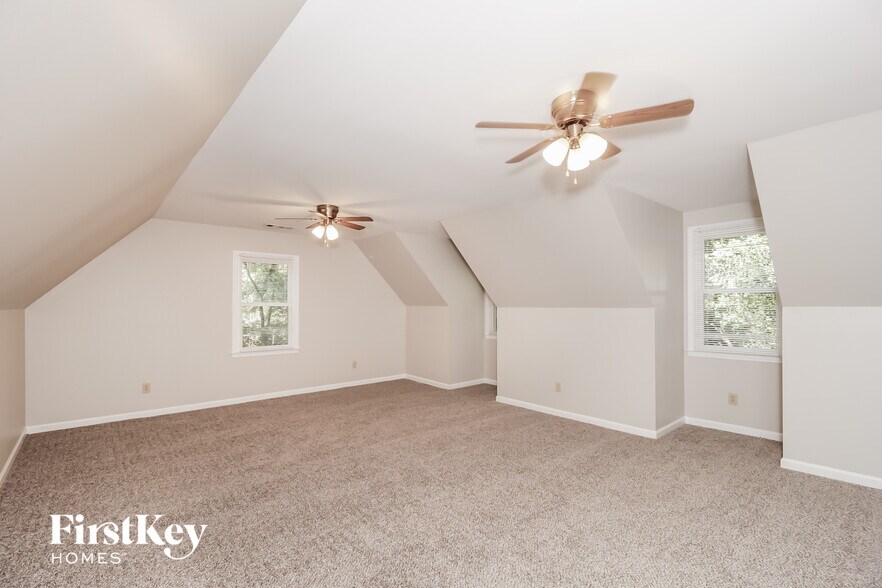 Building Photo - 4927 Castlewood Dr SW