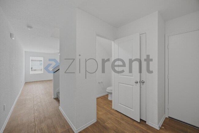 Building Photo - 5106 Blind Shot