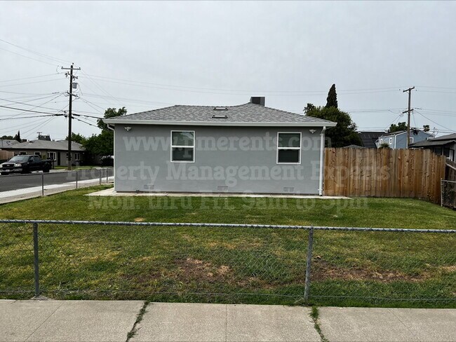 Building Photo - 2206 Buena Vista Ave