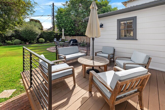 Building Photo - Charming La Jolla Beach Cottage