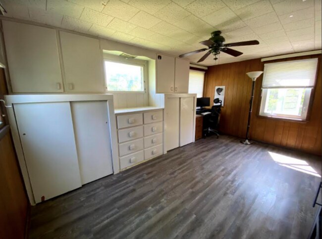 Building Photo - "The CABIN," 3 bed, 1 bath home with huge ...