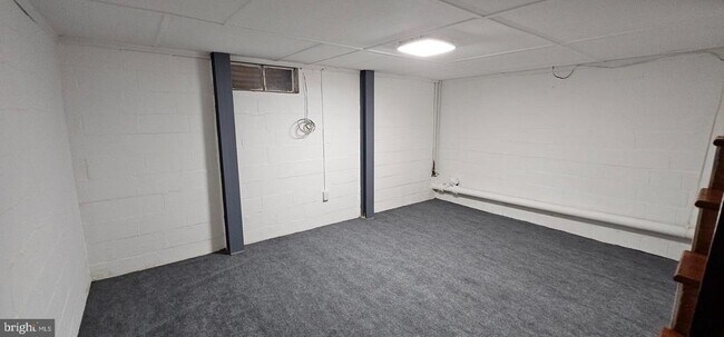 Building Photo - 204 E Whitlock Ave
