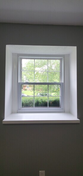 Building Photo - 313 Britanna Dr