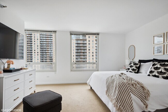 Building Photo - 33 W Ontario St