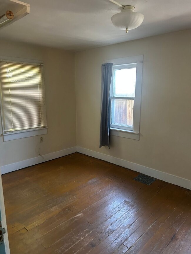 Building Photo - 1007 S Walker Ave