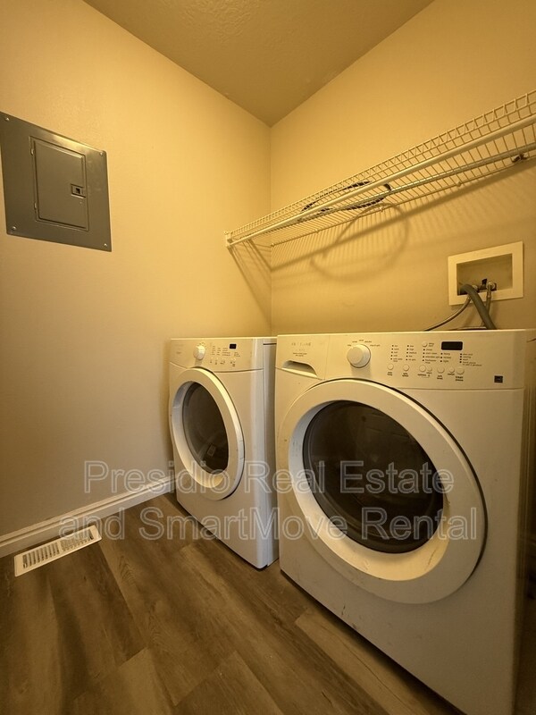 Building Photo - 5601 4015 W