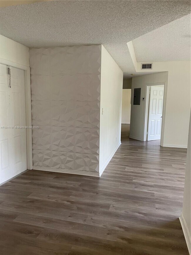 Building Photo - 661 Cypress Lake Blvd