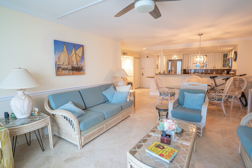 Building Photo - 1149 Hillsboro Mile